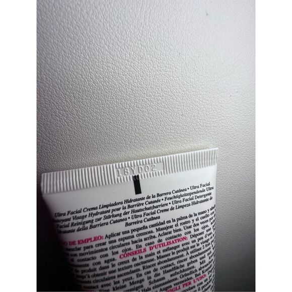 Kiehl’s Ultra Facial Barrier-Hydrating Cleanser 150ml - Picture 5 of 5